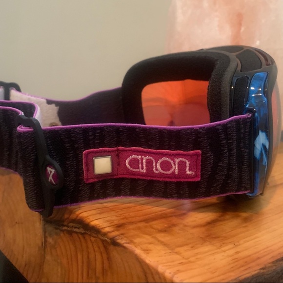 Women’s Anon Goggles - Picture 2 of 4